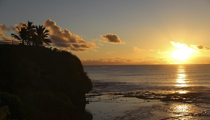 Pôr do Sol em Alofi, capital de Niue (Foto por sandwich)