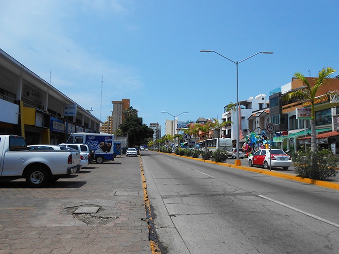 As ruas de Mazatlán sob o sol do meio dia | Foto por Renata Ferri