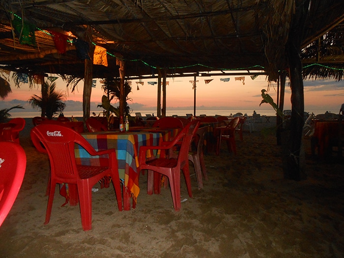 Margaritas e Nachos na praia de San Pancho | Foto por Renata Ferri 