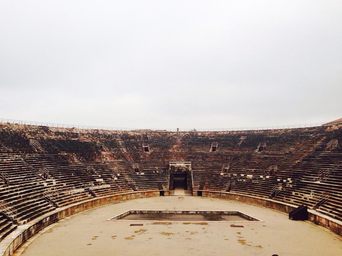 Arena di Verona durante o dia | Foto por Carolina Caio