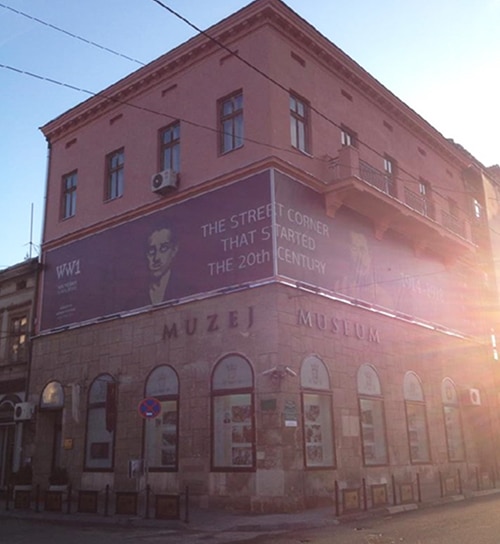 Esquina do Museu Sarajevo 1878 – 1918, em frente à Ponte Latina|  Foto por Sabrina Sasaki