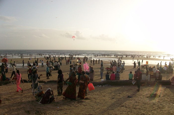 Fim de tarde em uma das praias de Mumbai | Foto por Carolina Caio