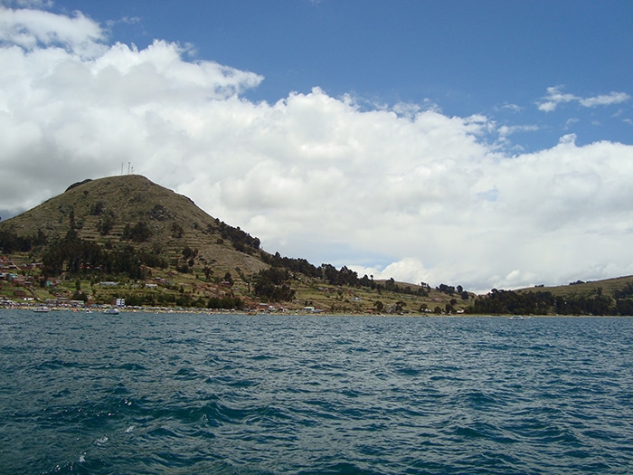 A viagem de barco de Copacabana até a Isla  del Sol dura cerca de 1h30  e custa 25 bolivianos (10 reais) | Foto por Renata Ferri