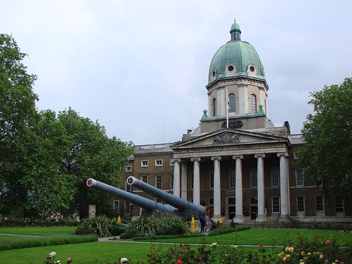 Entrada do Imperial War Museum | Foto por Zizo Asnis