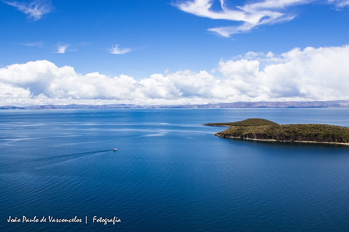 Lago Titicaca visto da Isla del Sol, na Bolívia | Foto por João Paulo Vasconcelos