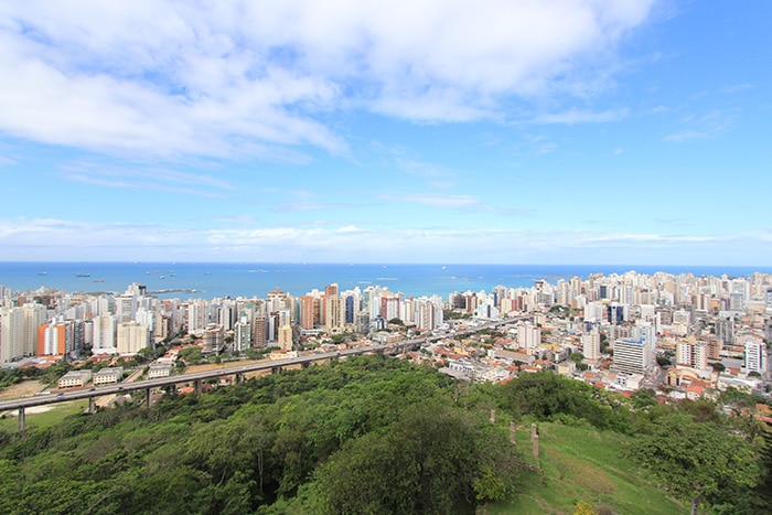 Praia da Costa e Terceira Ponte vista do Convento da Penha, em Vila Velha | Foto por Bruna Cazzolato Ribeiro