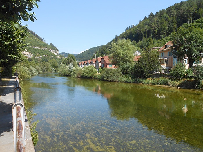 O rio Doubs, em Saint Ursanne | Foto por Grazi Calazans