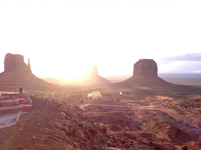 Nascer no sol no Monument Valley | Foto por Fernanda Riggon