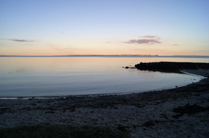 Den Permanente: a praia de Aarhus. Não é muito boa para banhar-se, porém é de se onde se avista o melhor entardecer da cidade | Foto por Vinícius Fontana 