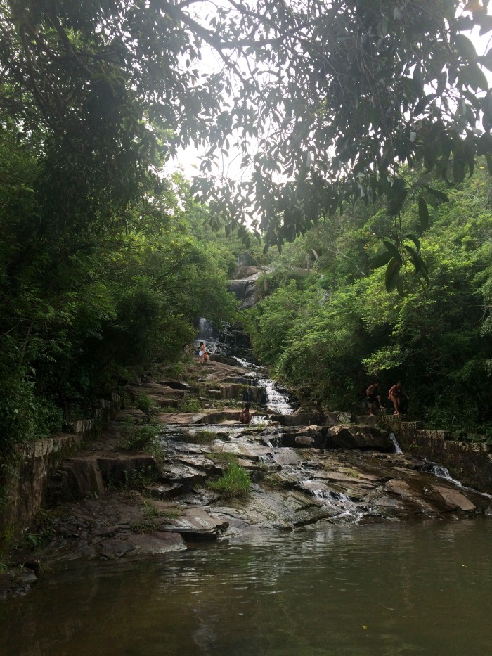 Cachoeira pode ser alcançada em 15min de trilha | Por Juliana Santos