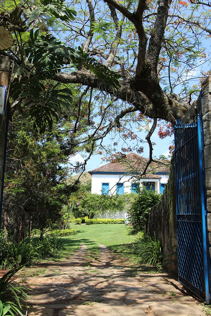 Clima bucólico na entrada da Fazenda Mulungu Vermelho | Foto Bruna Cazzolato Ribeiro