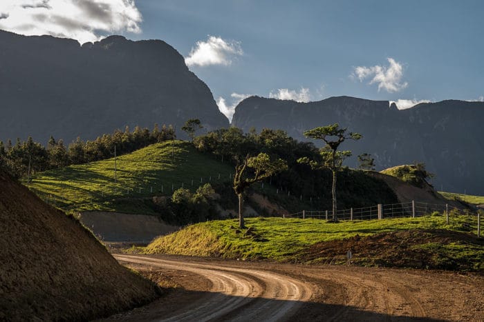 Entardecer na base da Serra do Corvo Branco | Foto Zanellenha (CC BY-SA 3.0)