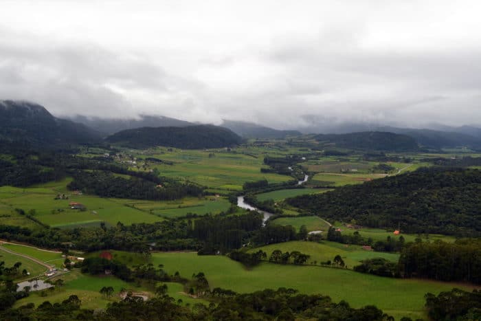 Vista a partir do Morro do Campestre, bela mesmo em dia nublado | Foto Cristina Sanfelici