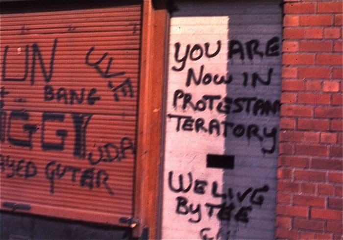 "Você está entrando em território protestante": grafite nas ruas de Belfast | Foto GeorgeLouis (CC BY-SA 3.0)