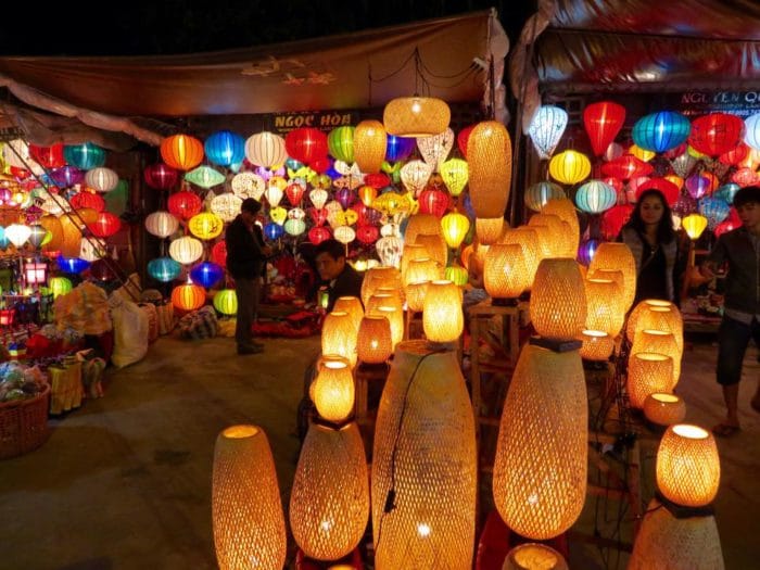 Mercado noturno em Hoi An